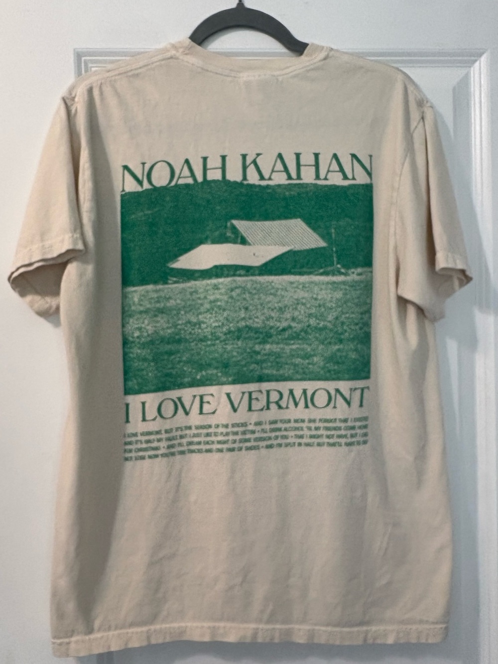 Noah Kahan Stick Season Short-Sleeve T-shirt
Medium